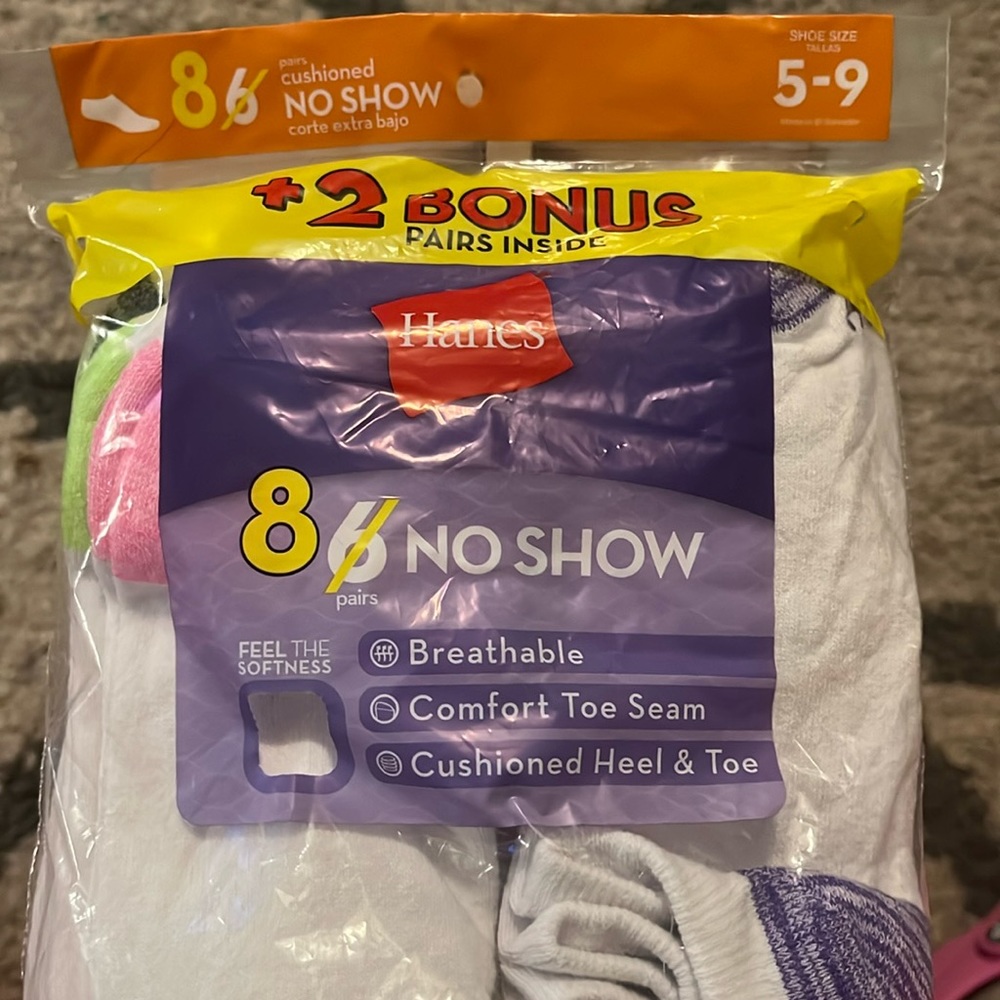 8 pair Hanes women’s socks multi color toe and heel